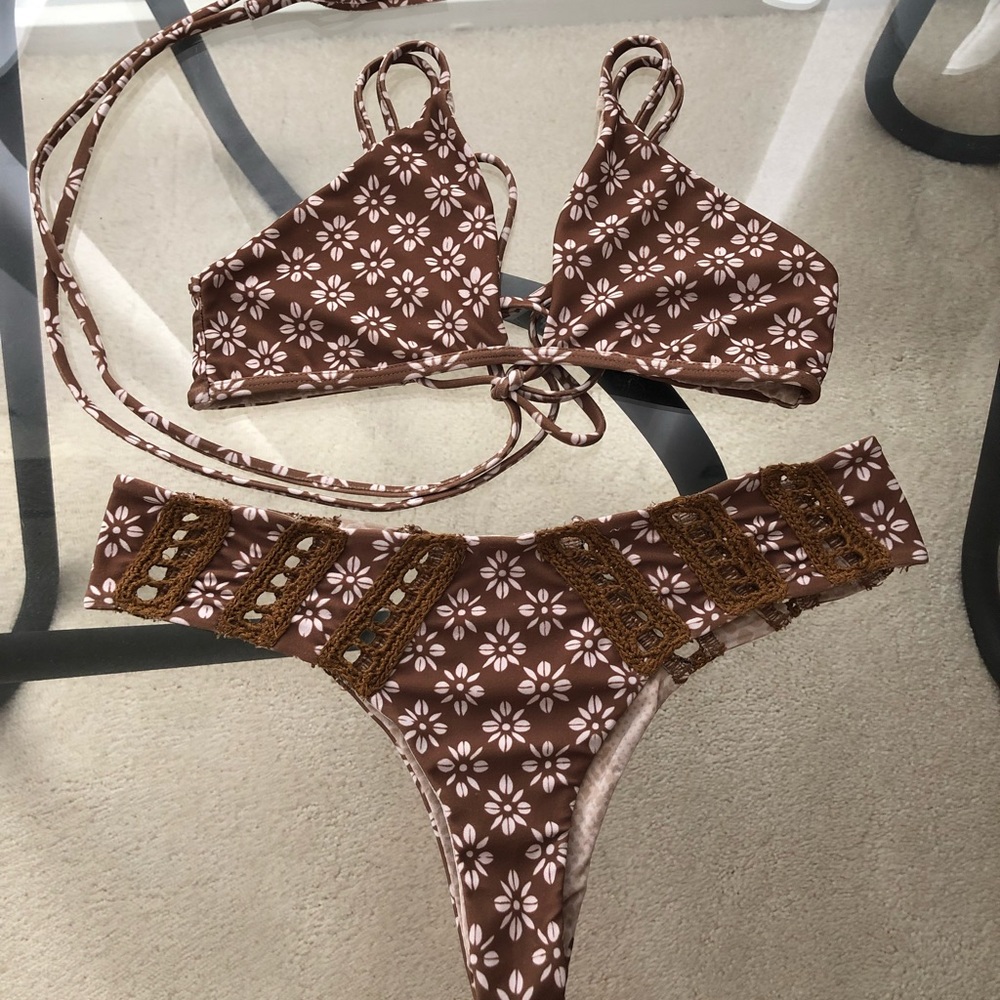Acacia swimwear set in daisy block